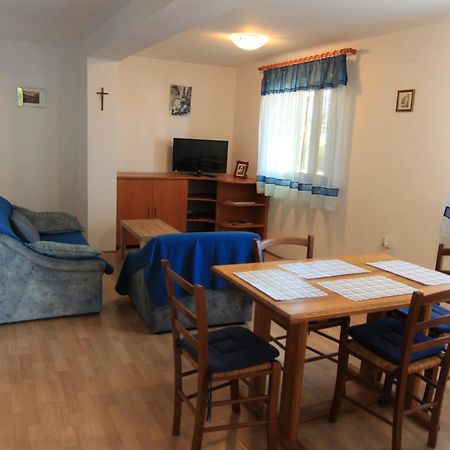 Apartments Daidzic By El-Pi Tours Njivice Ngoại thất bức ảnh