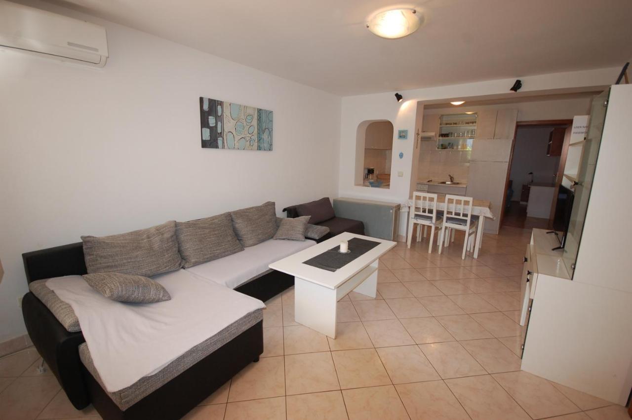 Apartments Daidzic By El-Pi Tours Njivice Ngoại thất bức ảnh