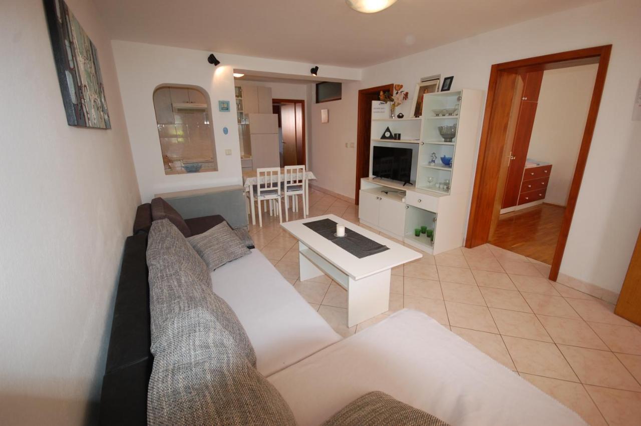 Apartments Daidzic By El-Pi Tours Njivice Ngoại thất bức ảnh